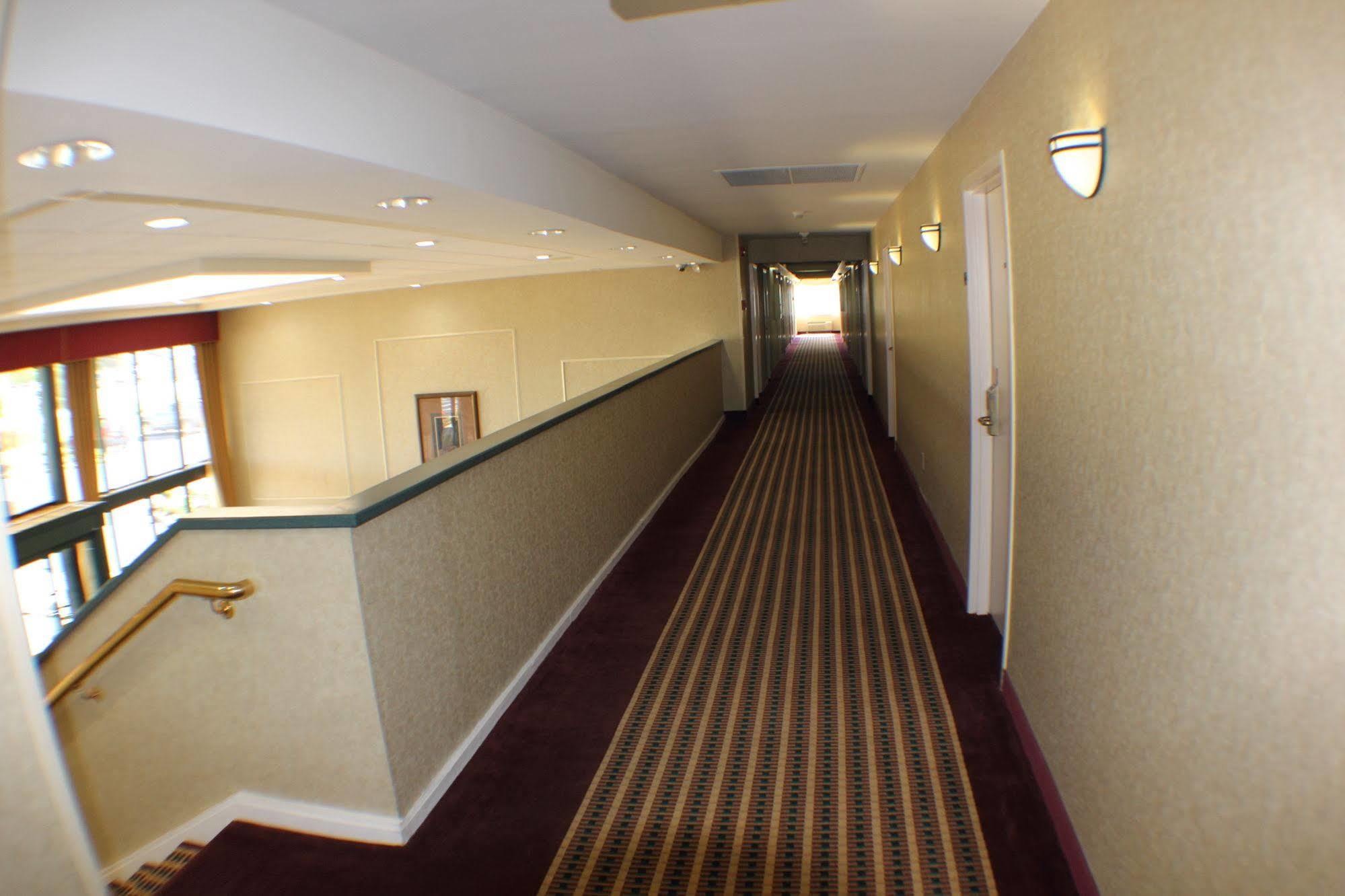 The Garden Inn Элкхарт Экстерьер фото